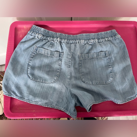 Loft soft chambray short.  Elastic waist with drawstring. 4” - Picture 2 of 5
